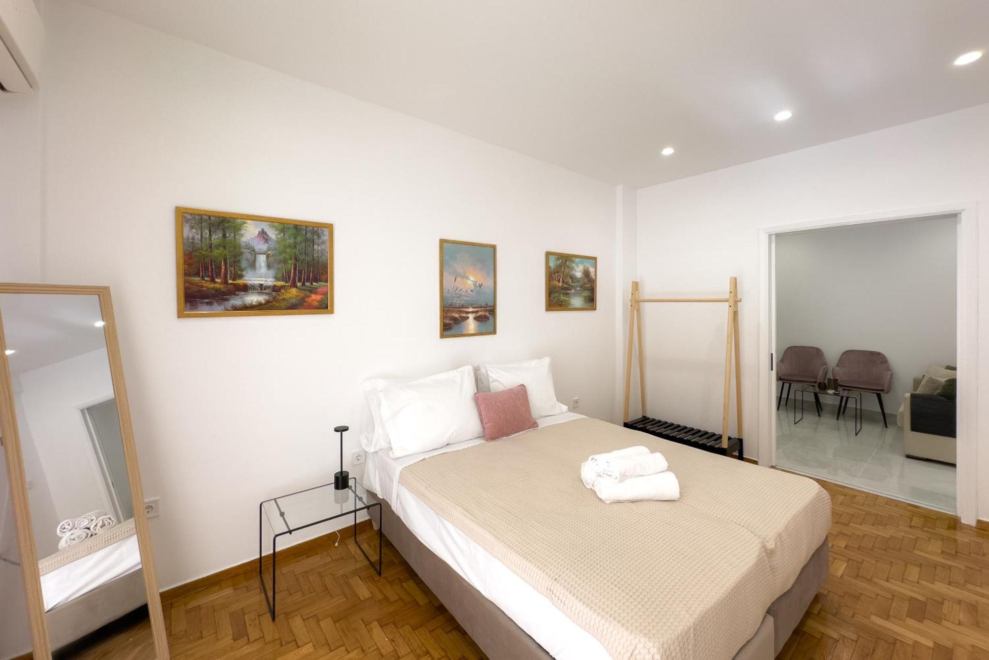 Eclectic Moonstone Apartment In Αθήνα Εξωτερικό φωτογραφία